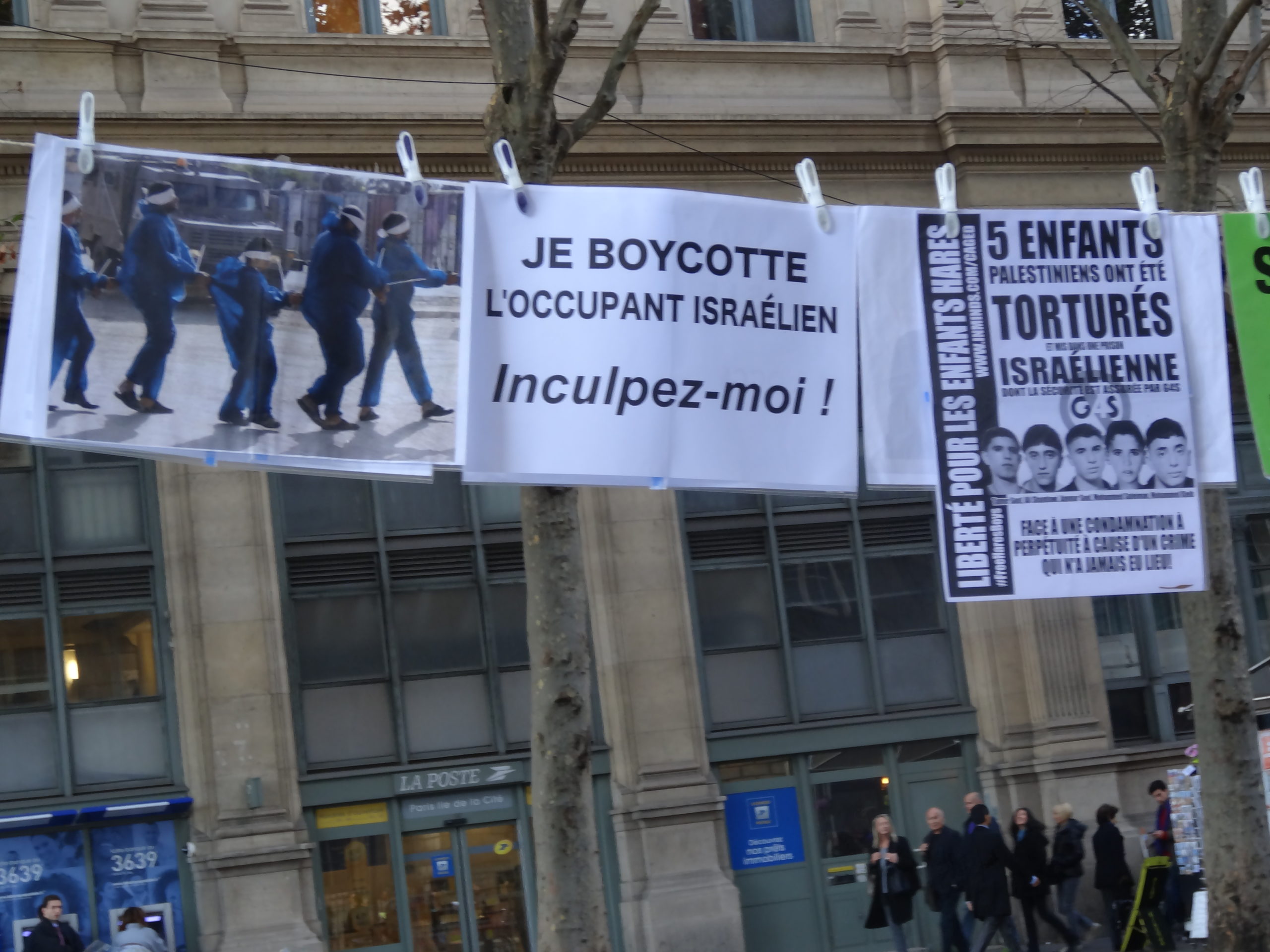 proce_s_BDS_Paris_pancartes_bis.jpg