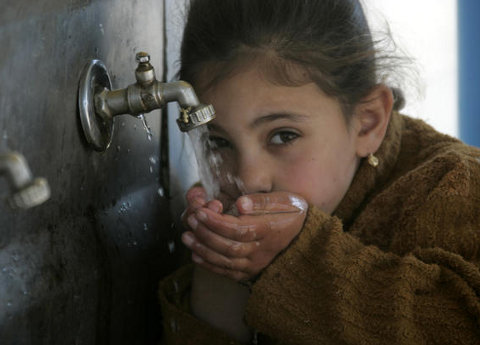 Gaza_eau_enfant-4.jpg