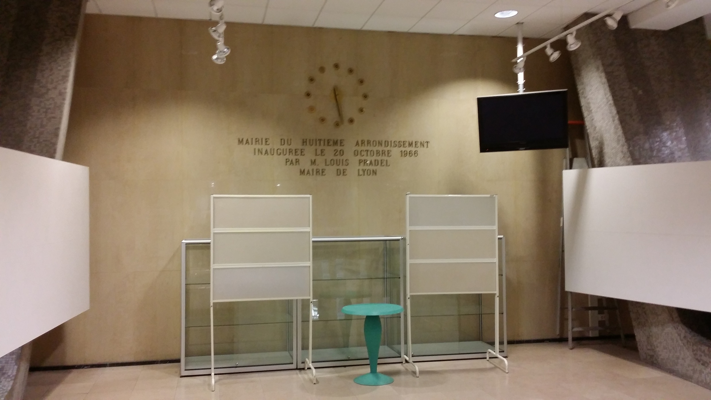 hall_mairie_Lyon_vide.jpg