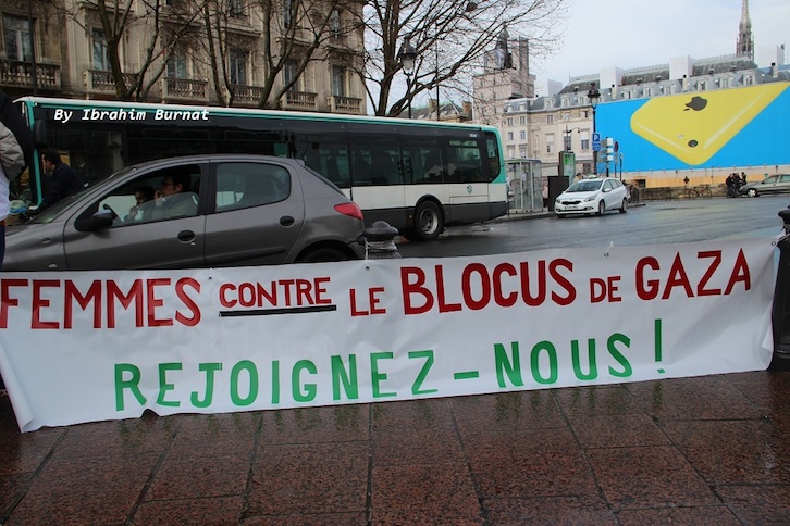 banderole_femmes_contre_le_blocus_de_Gaza.jpg