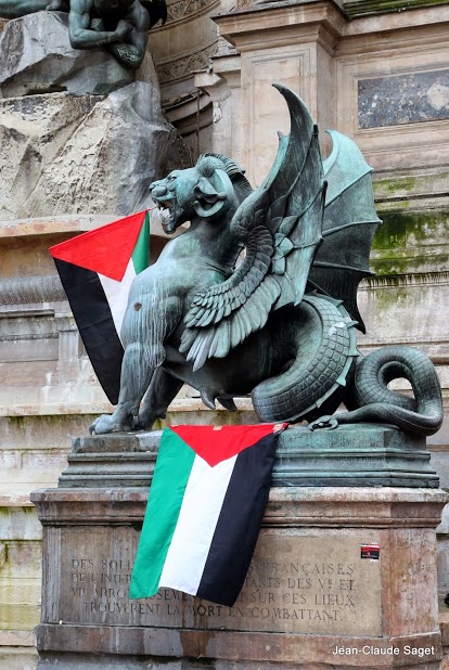 lion_drapeau_St_Mich-2.jpg