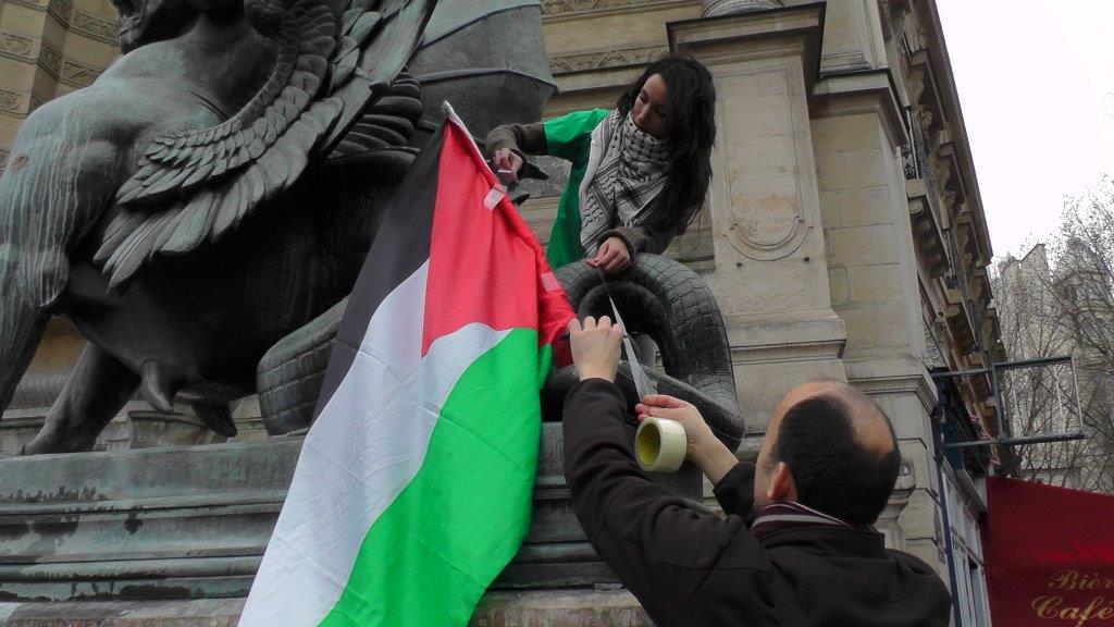 lion_sabrina_drapeau.jpg