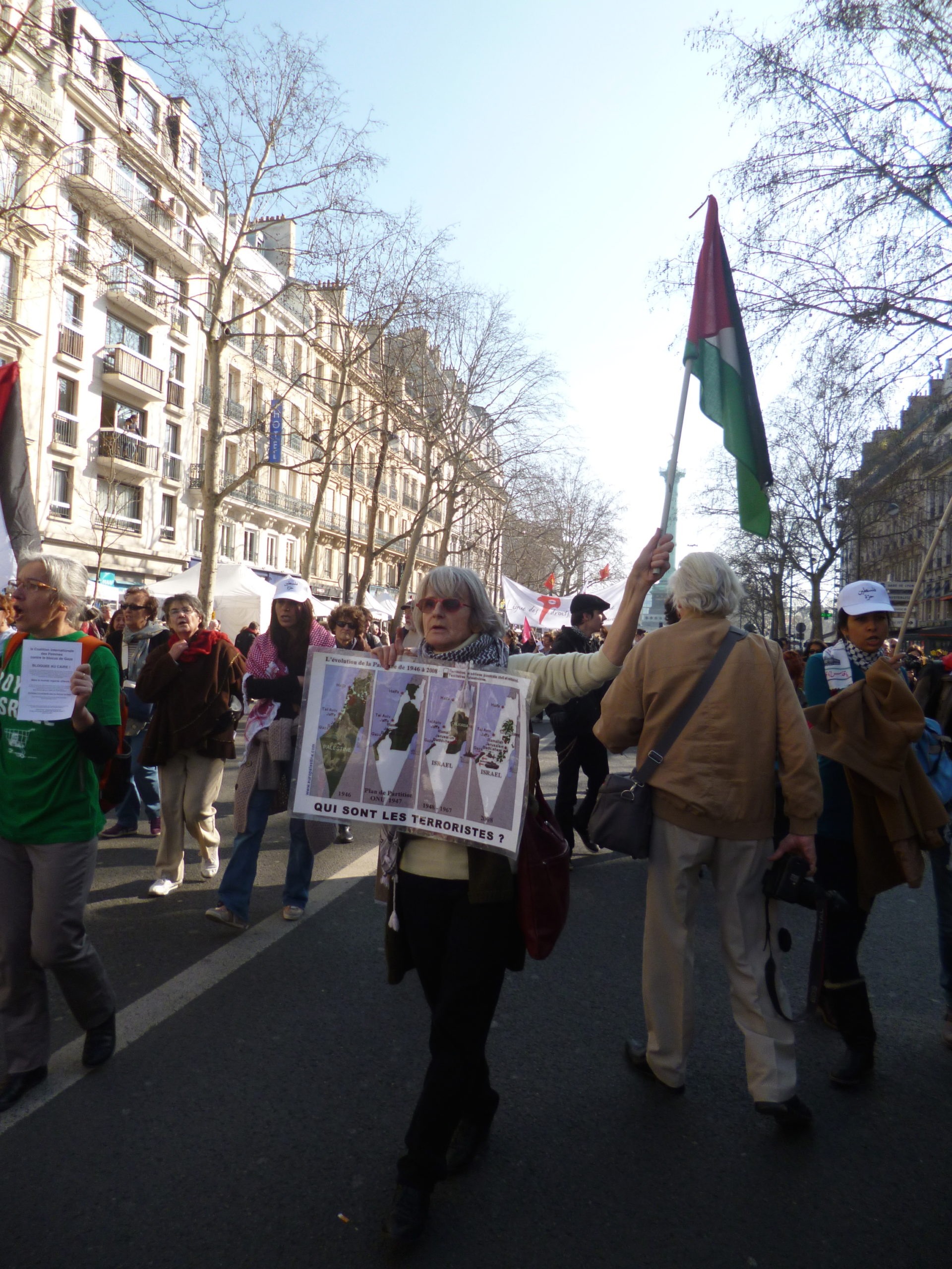 manif_femmes_marie_cartes.jpg