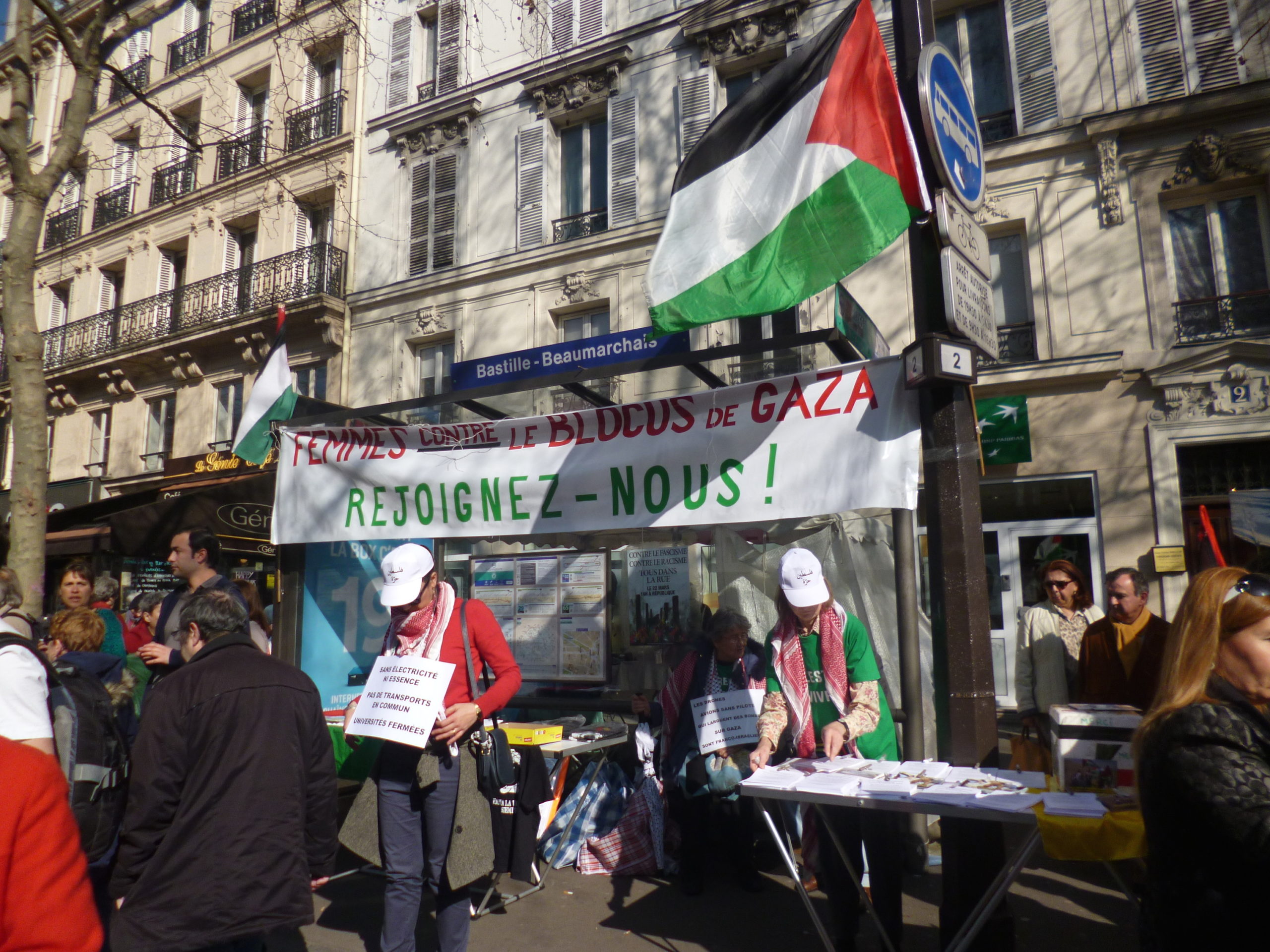 manif_femmes_stand-2.jpg