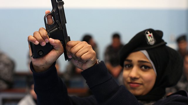 policiere_palestinienne.jpg