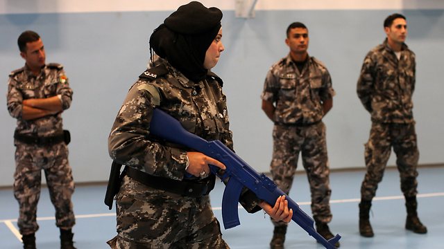 femmes_police_palestine.jpg