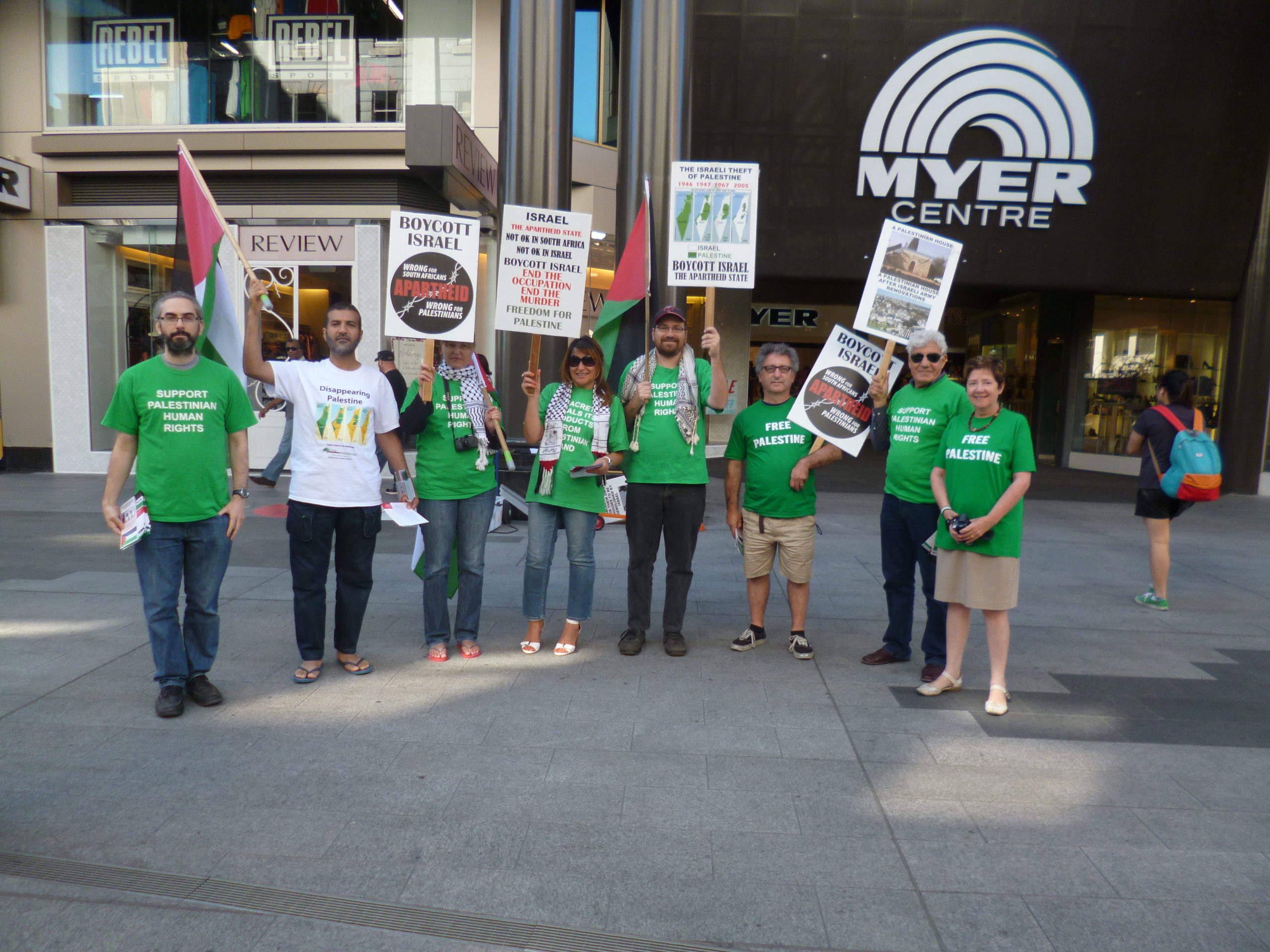 adelaide_protest_groupe.jpg