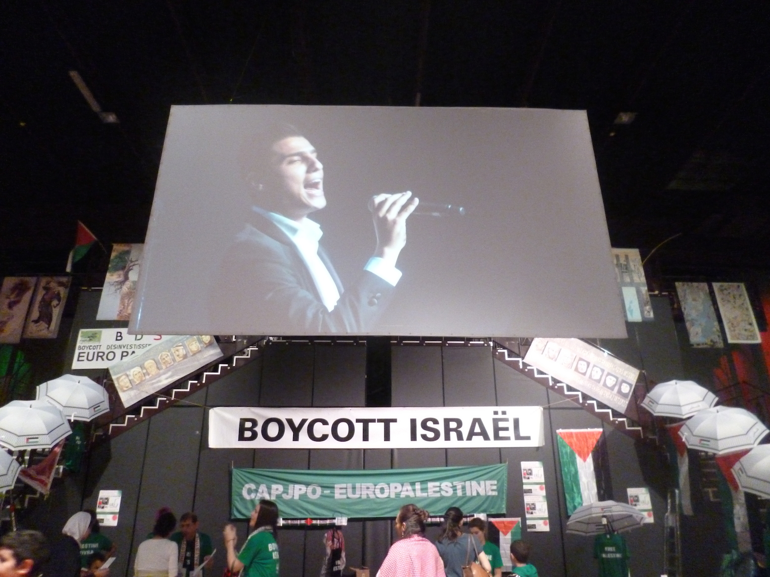 assaf_avec_stand_bonne-2.jpg