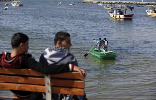 bateau_bouteilles_gaza.jpg
