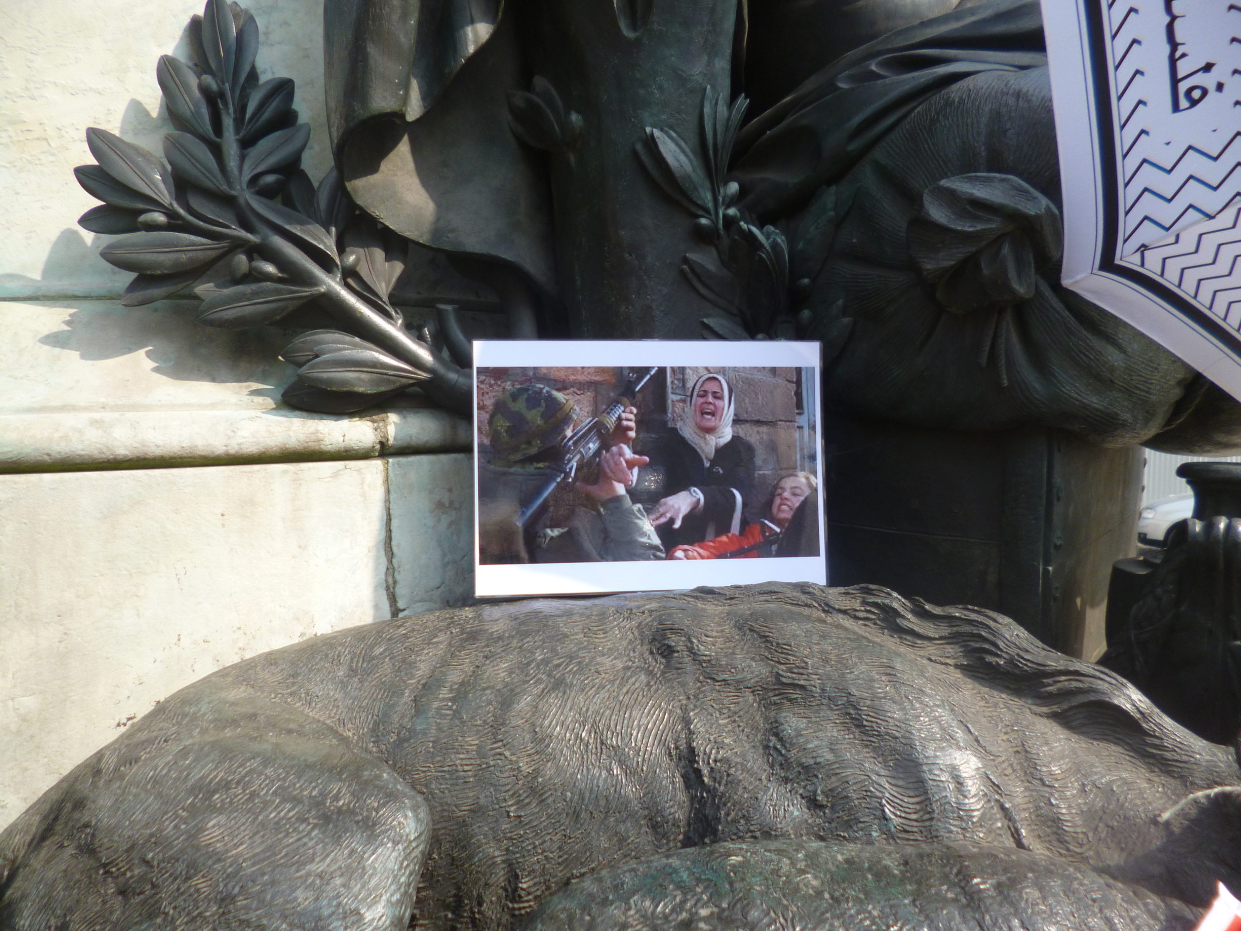 affiche_soldat_mere_enfant_reims_statue.jpg
