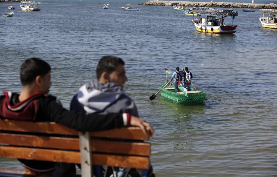 bateau_bouteilles_gaza.jpg