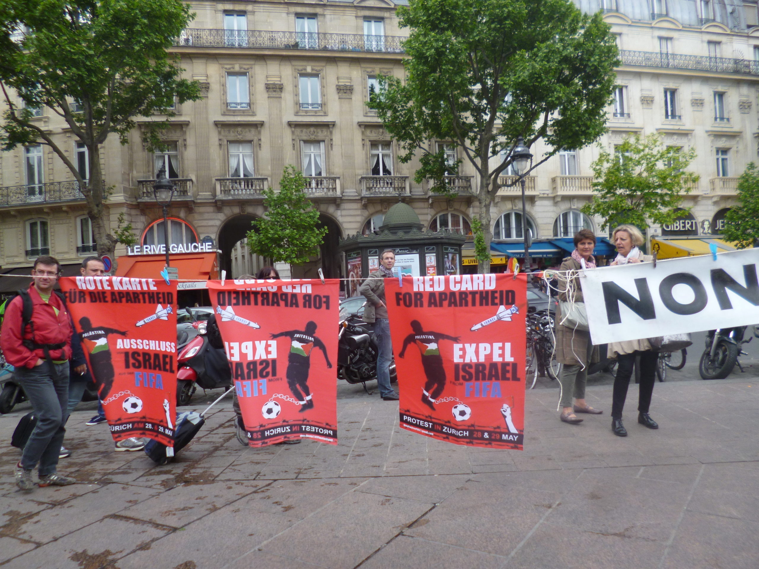 affiches_carton_rouge.jpg