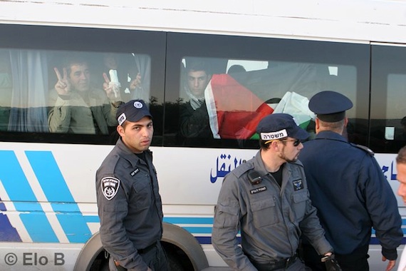 bab_el_shams_dans_le_bus-2.jpg
