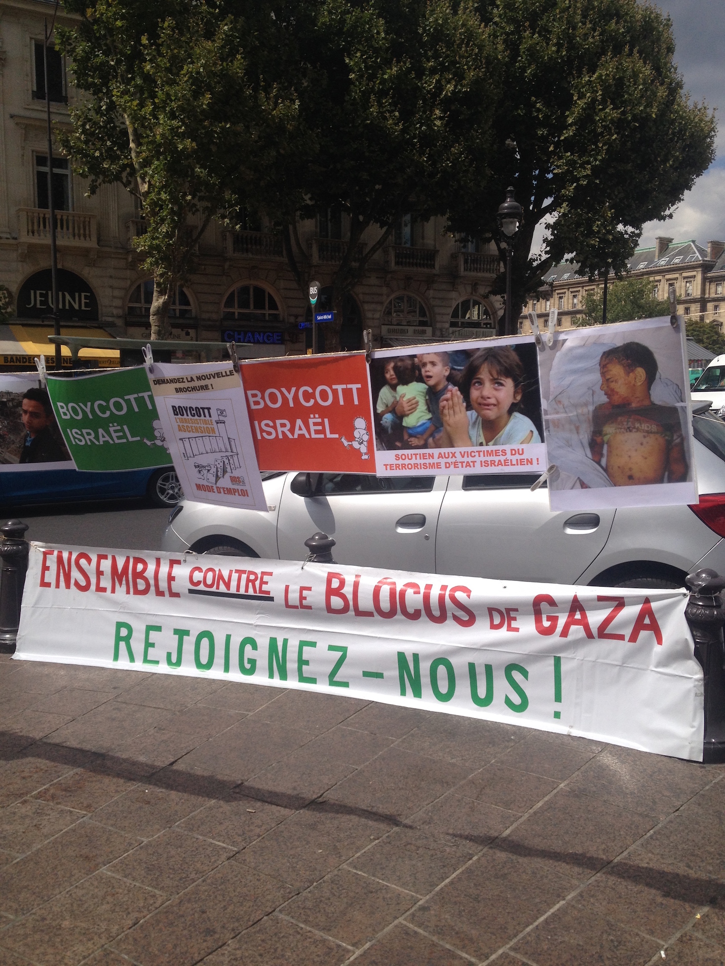 affiche_gaza_avec_banderoles_en_dessous.jpg