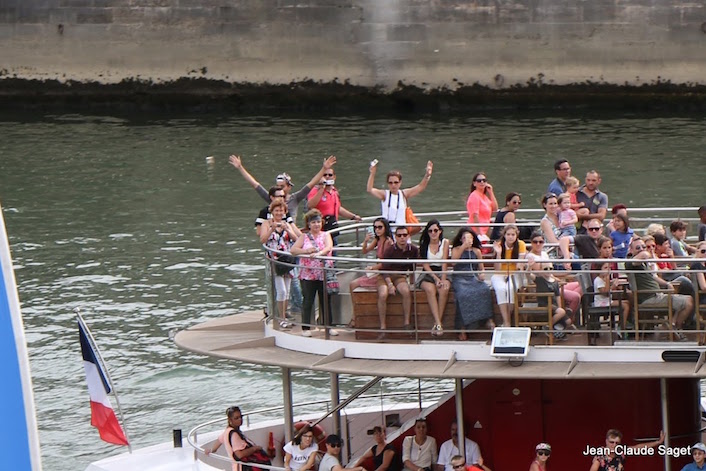 bateau_mouche_2_saget.jpg