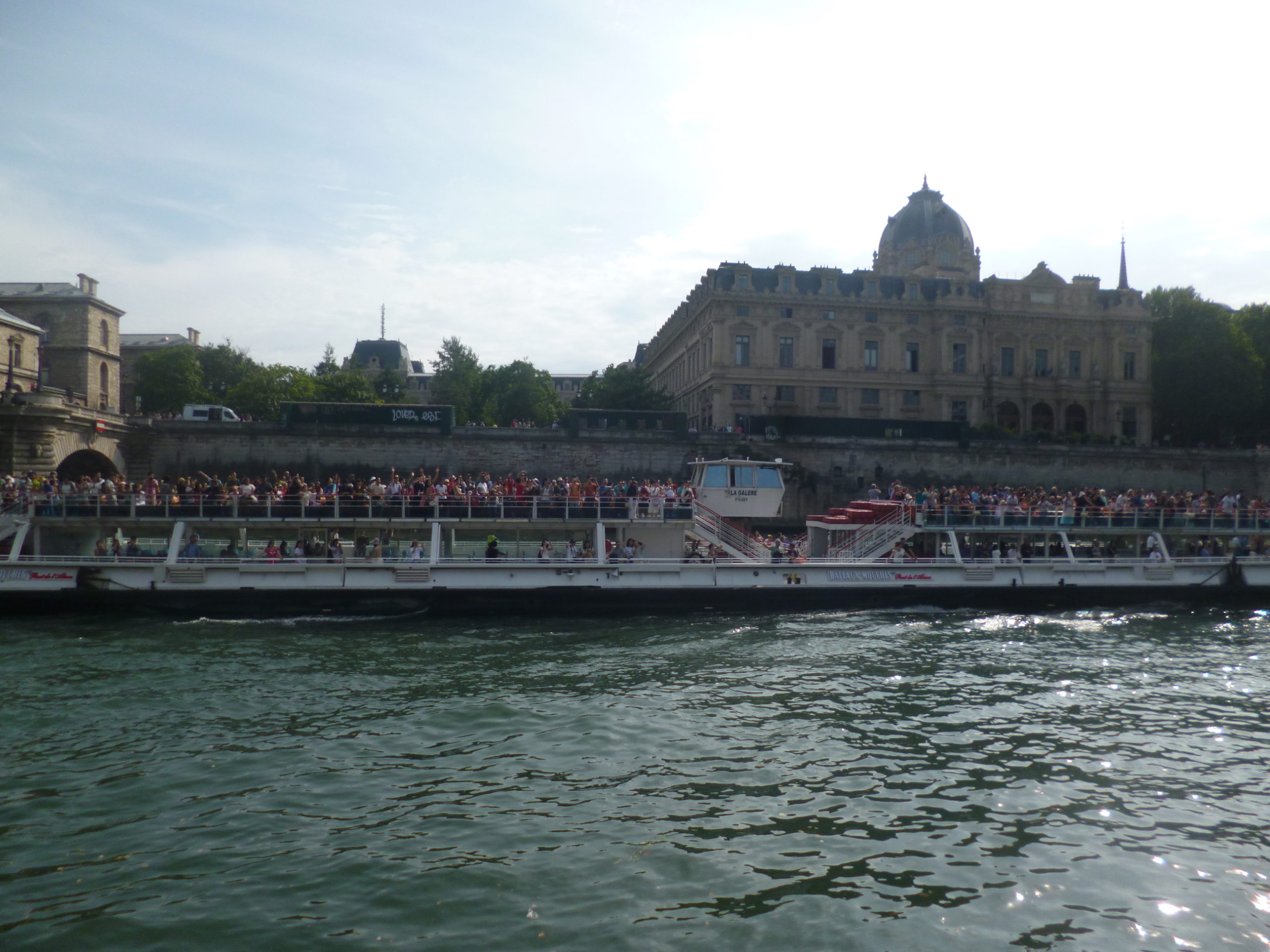 bateau_mouches_salue_meilleure.jpg