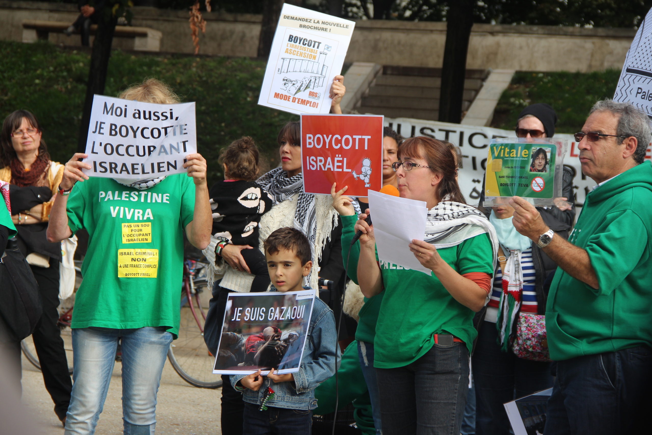 anne_marie_et_marwan_je_suis_gazaoui_rotonde.jpg