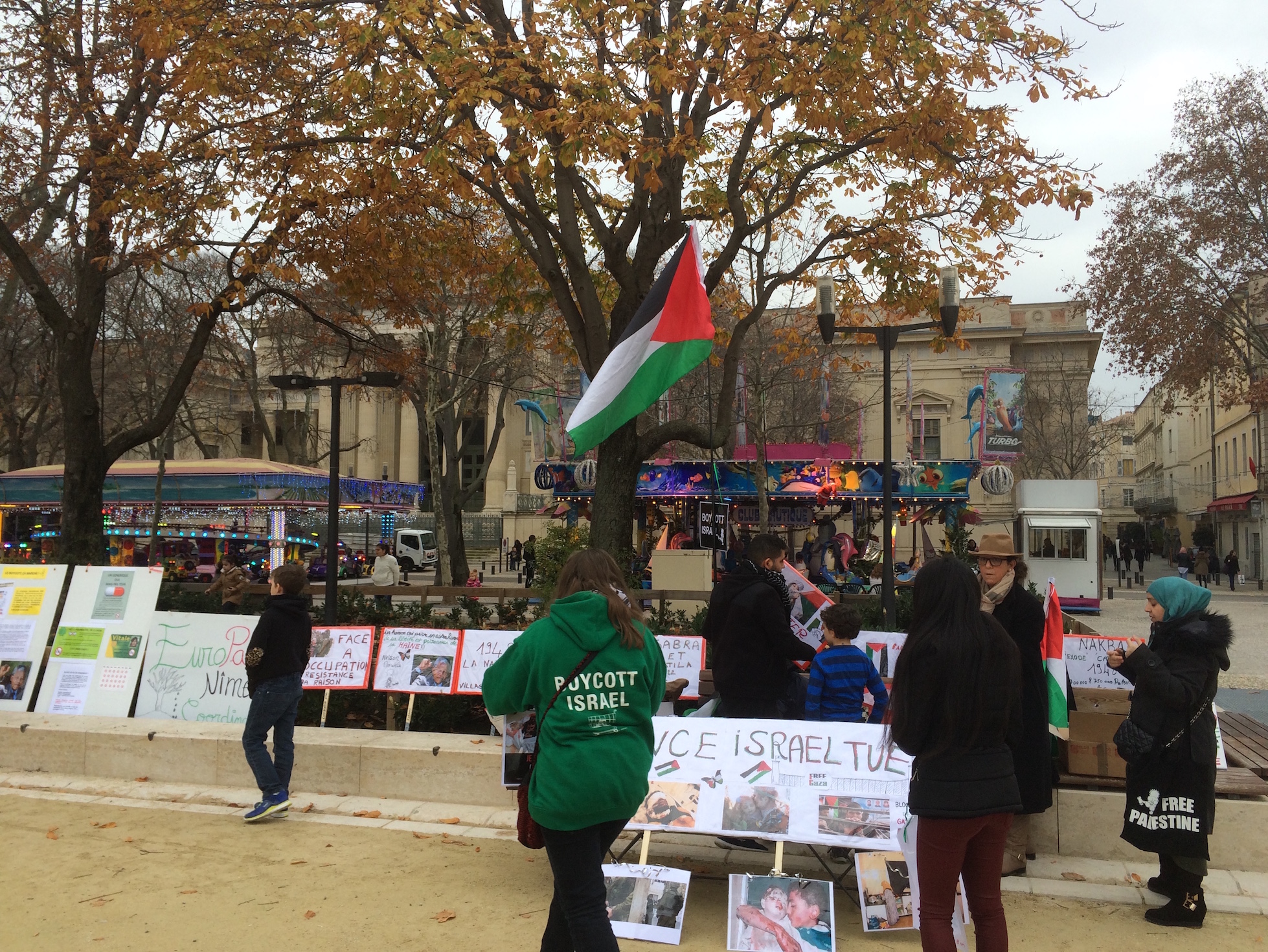 a_nimes_on_affiche_la_couleur.jpg