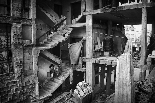 berruti_escalier_gaza_eau.png