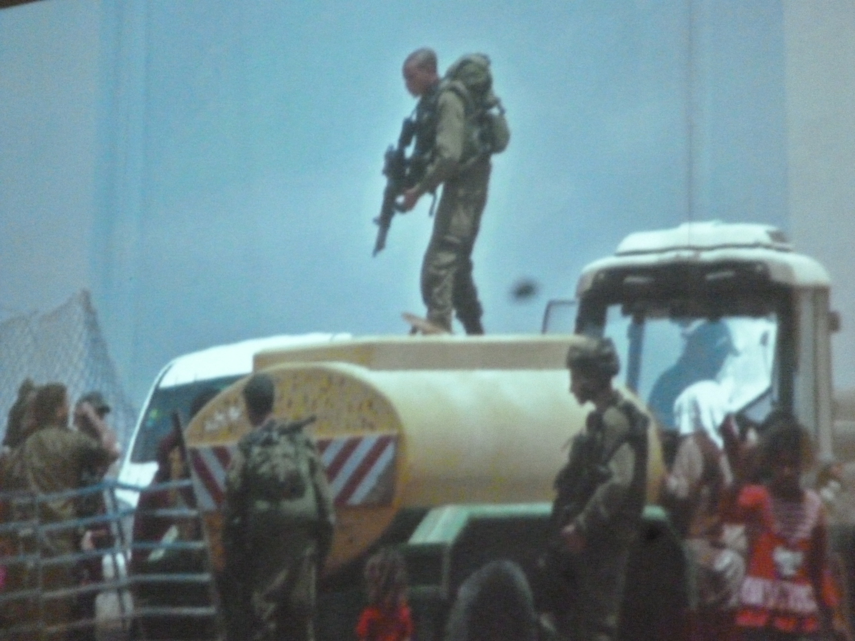 _soldat_sur_citerne_.jpg