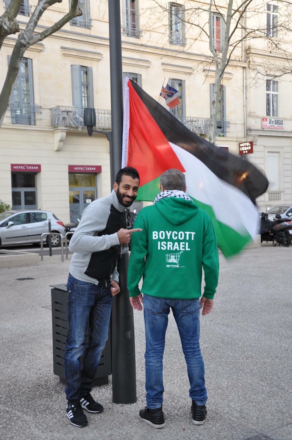alain_tshirt_boycott.jpg