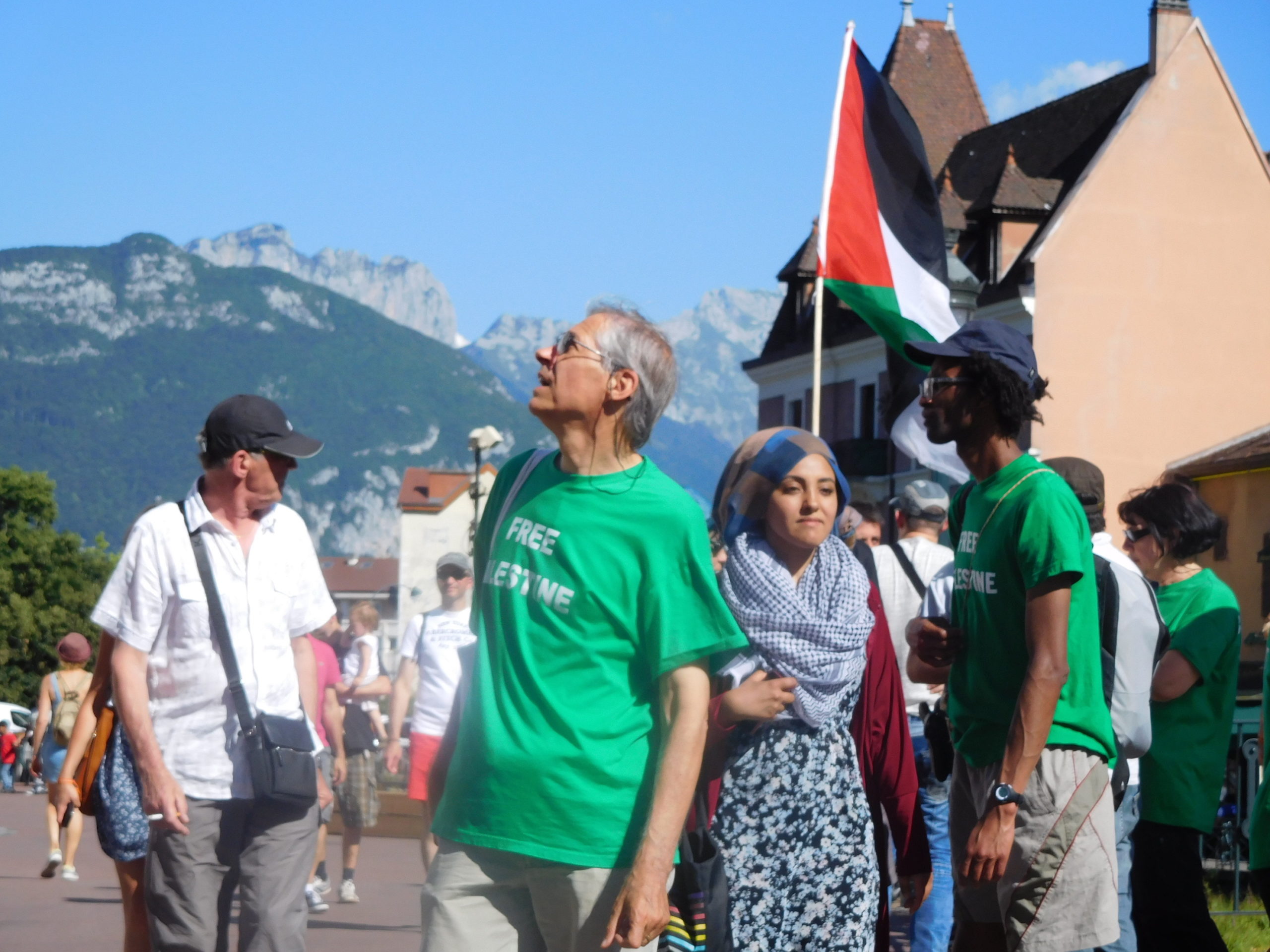 annecy_avec_montagnes-2.jpg