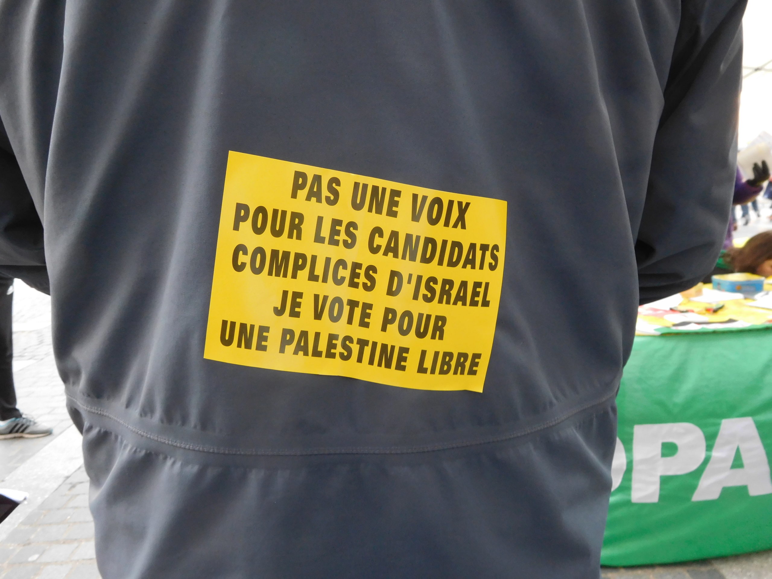 autocollant_pas_une_voix_it.jpg