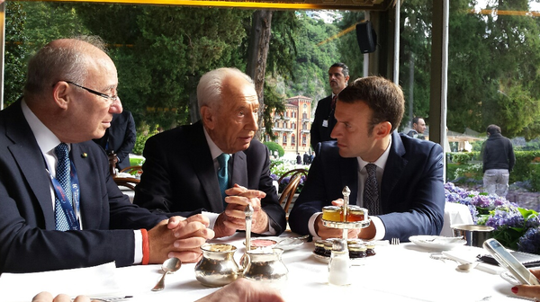 macron_avec_peres.png