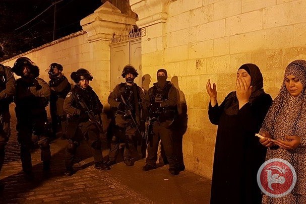 al_aqsa_femmes_en_priere_et_soldats.jpg