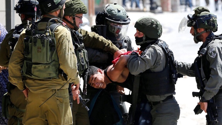 arrestation_jeune_pendant_manif_en_soutien_aux_prisonniers_soldats.jpg