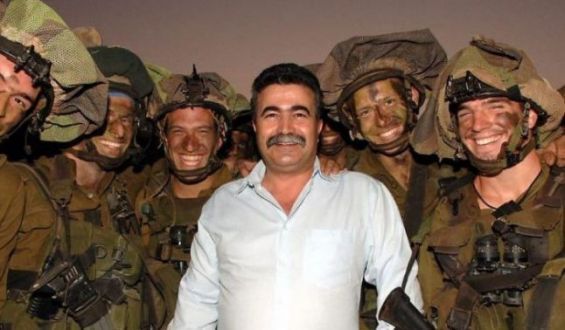 amir_peretz_entoure_de_soldats.jpg