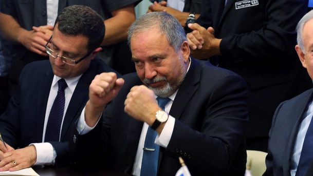 avigdor_lieberman_boxeur.jpg