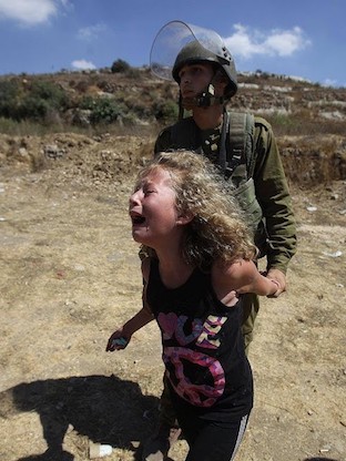 ahed_bras_tordu_twitter-2.jpg