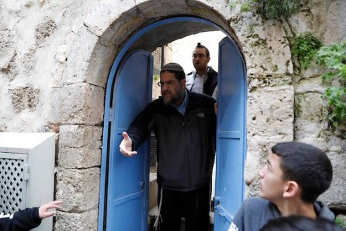 colons_installe_s_dans_la_maison_palestinienne-5dd66.jpg