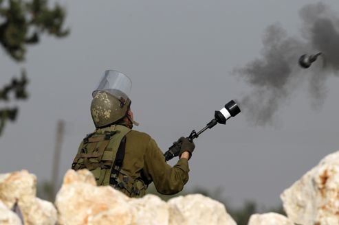 sodat_lance_grenades_dans_e_cole-d05a4.jpg
