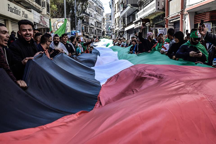 grand_drapeau_palestinien_algre_ie.png