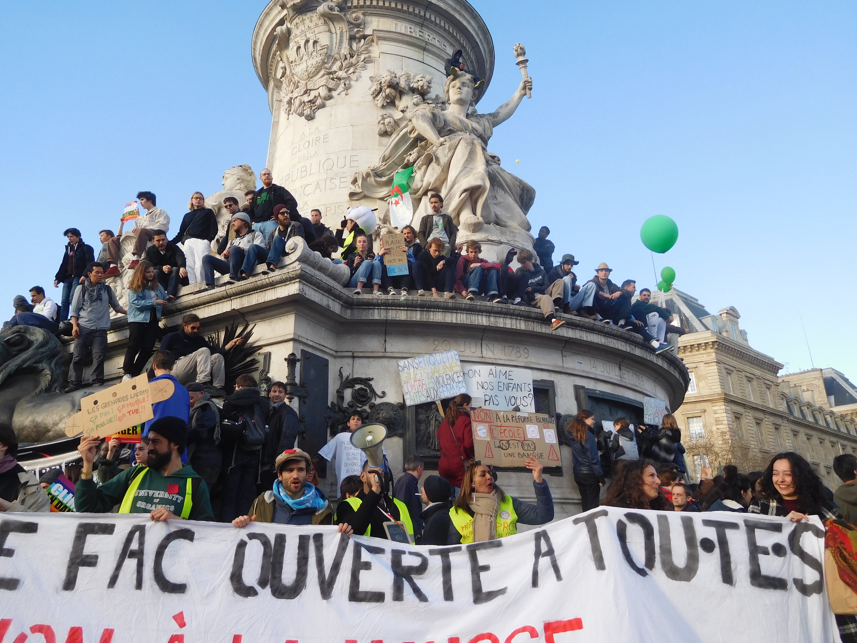 re_pu_16_mars_gilets_jaunes_e_tudiants.jpg