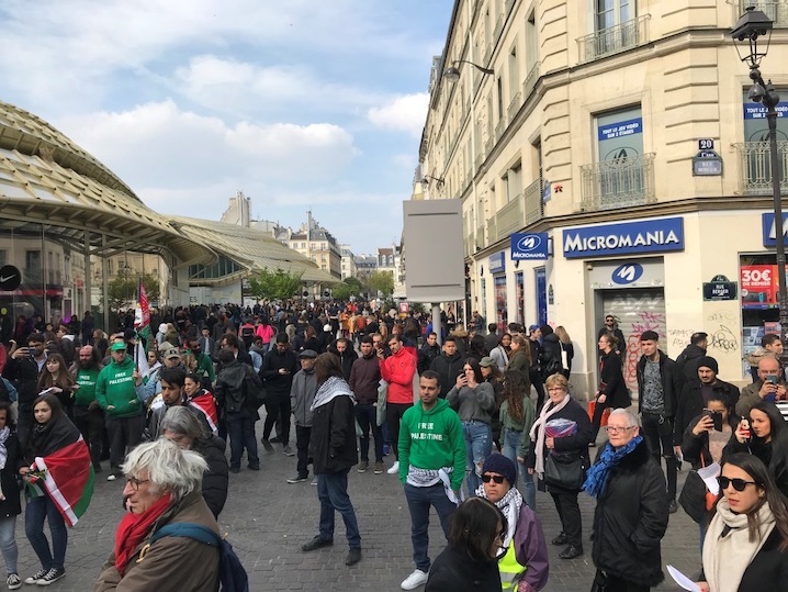 du_monde_prisoniers_fontaine.jpg