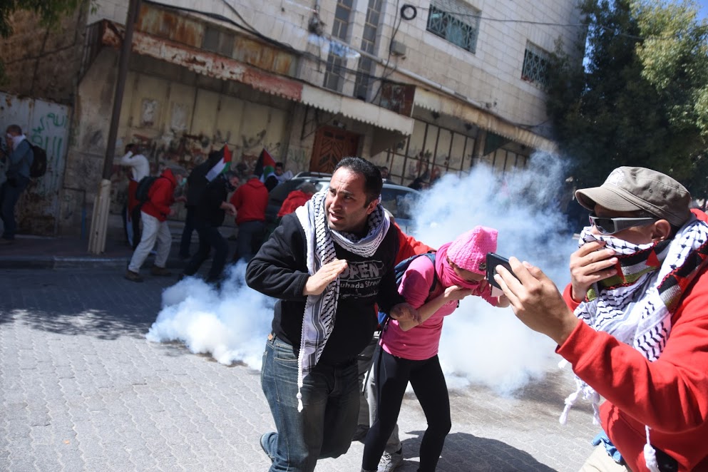 issa_amro_manif_hebron.jpg