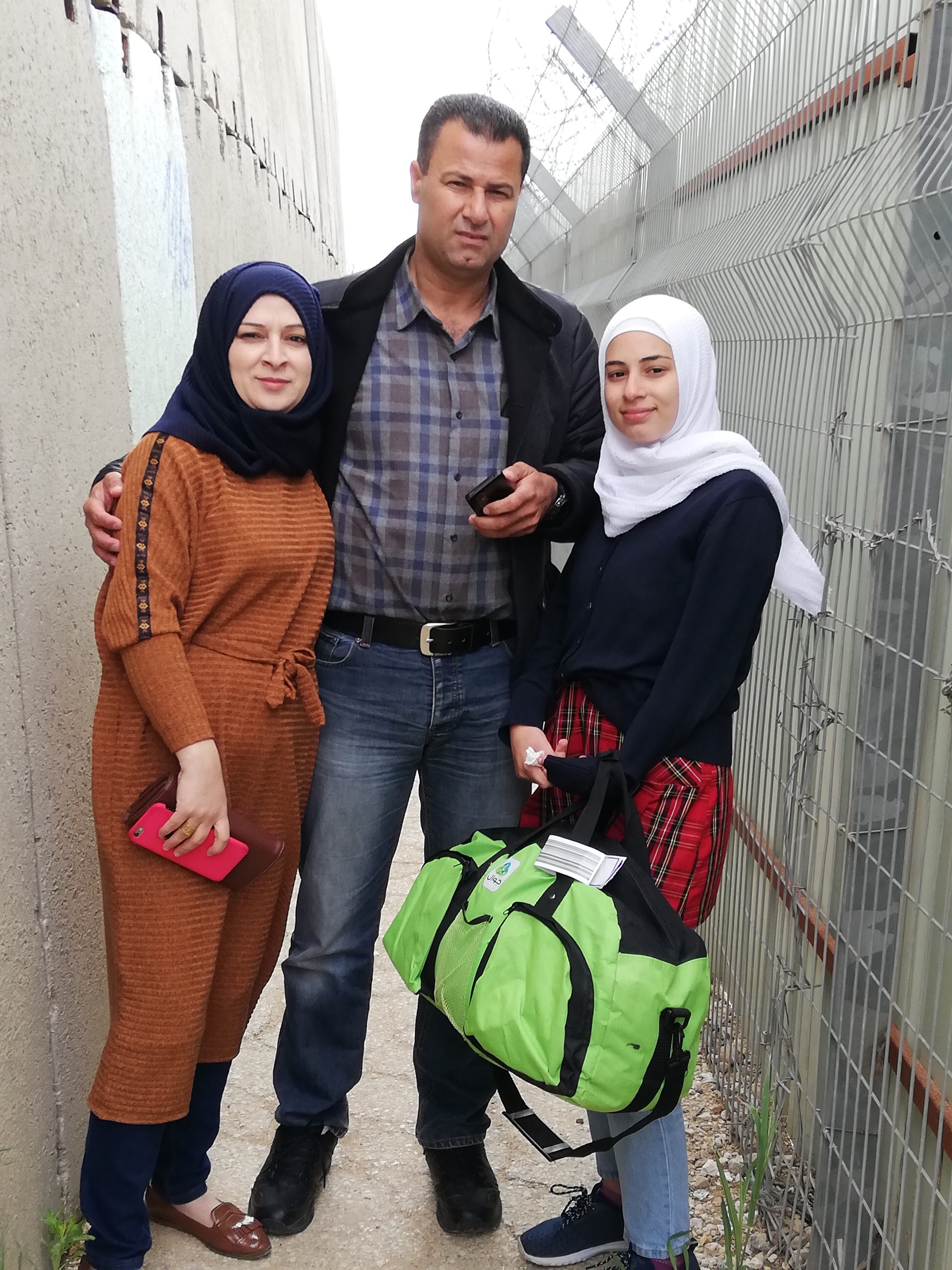 ofer_abdallah_sa_femme_et_sa_fille.jpg