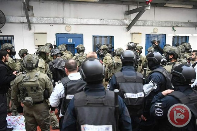 soldats_raid_ofer_prison.jpg
