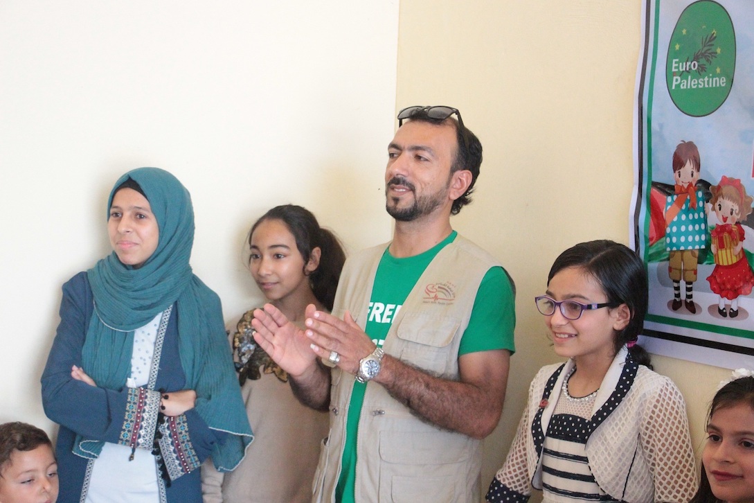 kifah_avec_enfants_pre_paratifs.jpg
