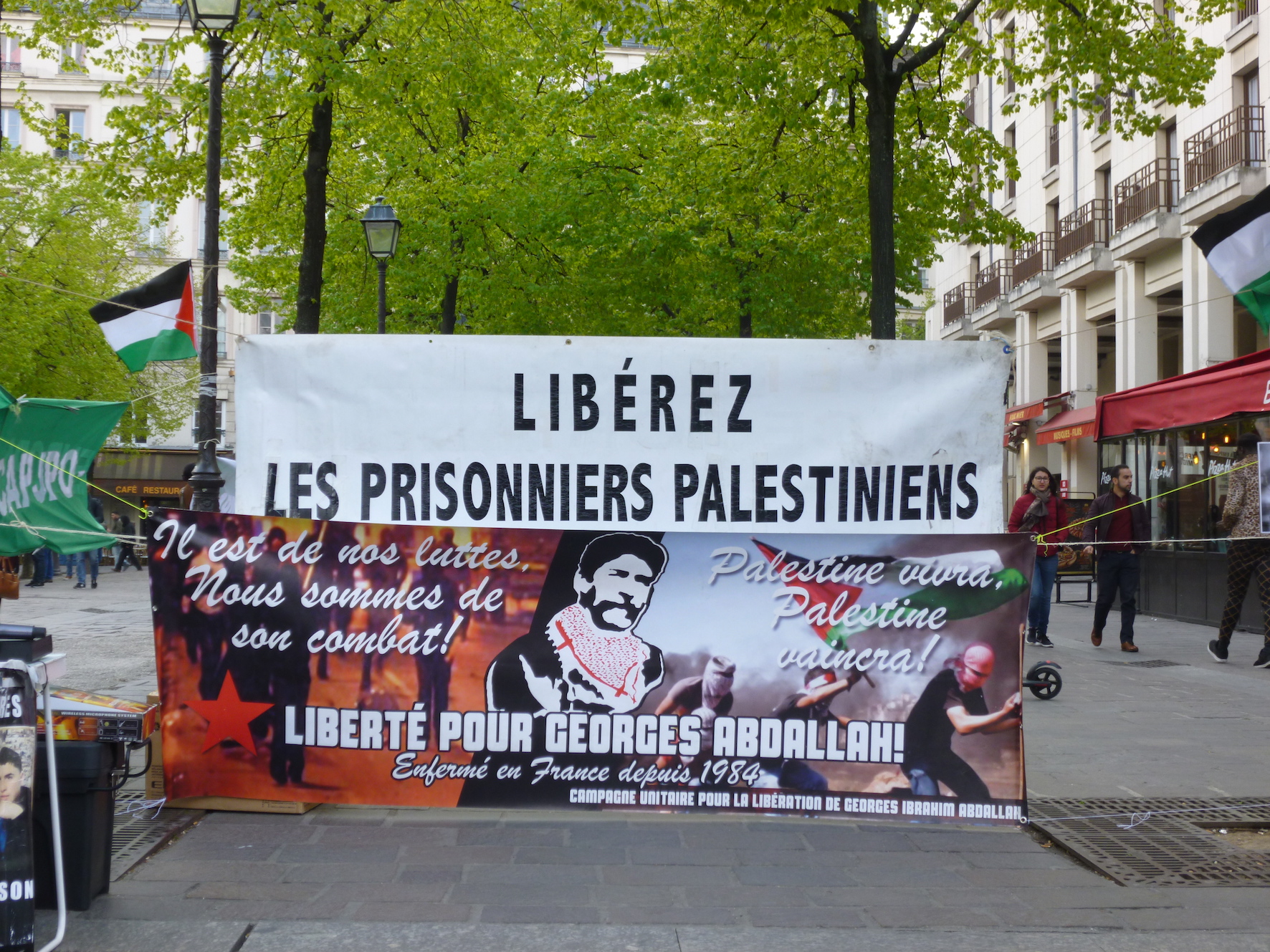 banderole_prisonniers_et_georges-2.jpg