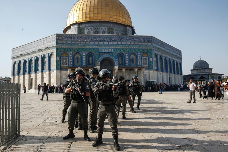 police-israelienne-deployee-esplanade-mosquees-27-juillet-2017-vieille-ville-jerusalem-est_0_729_486.jpg