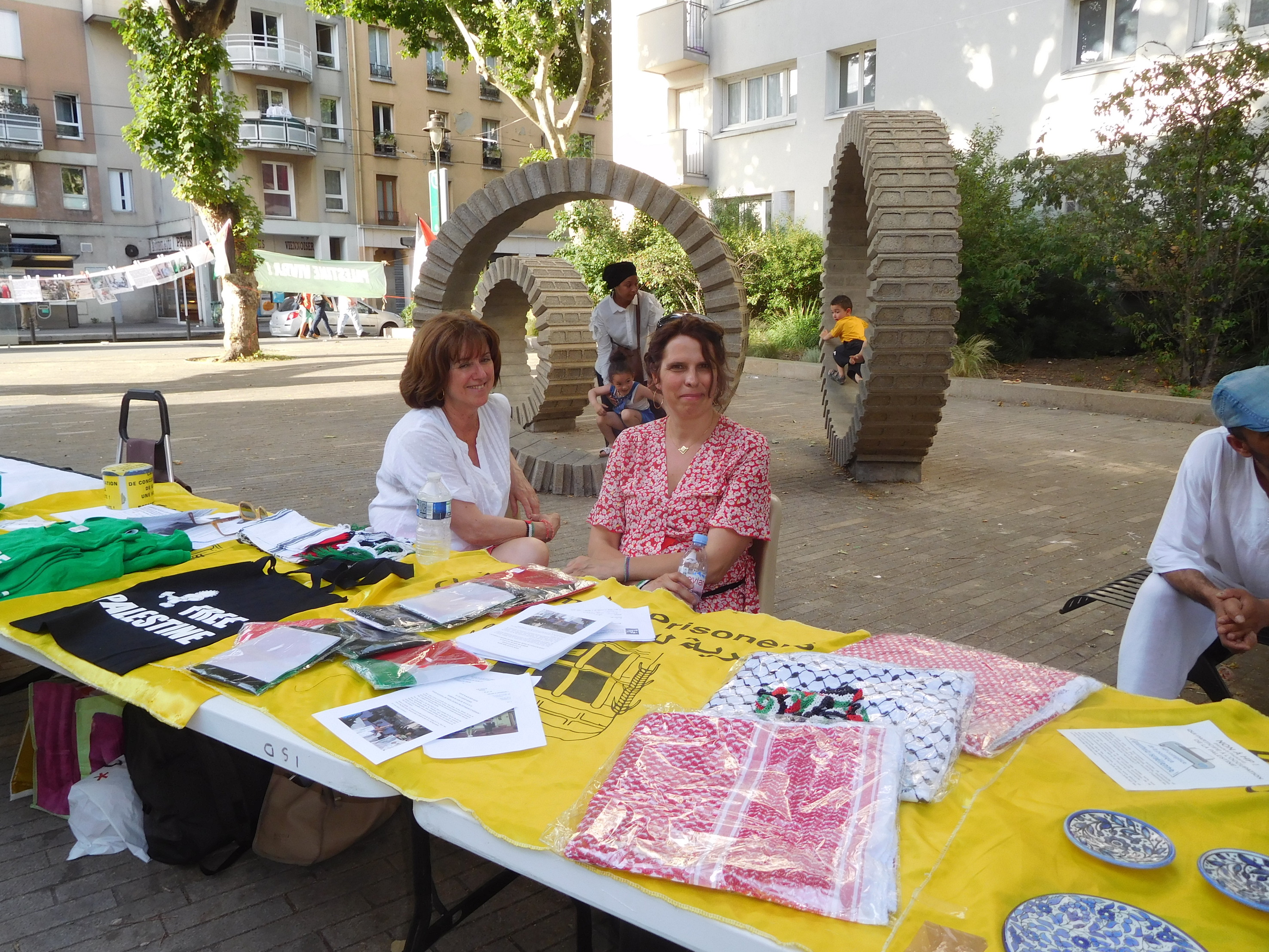 la_table_et_deux_copines_isd.jpg