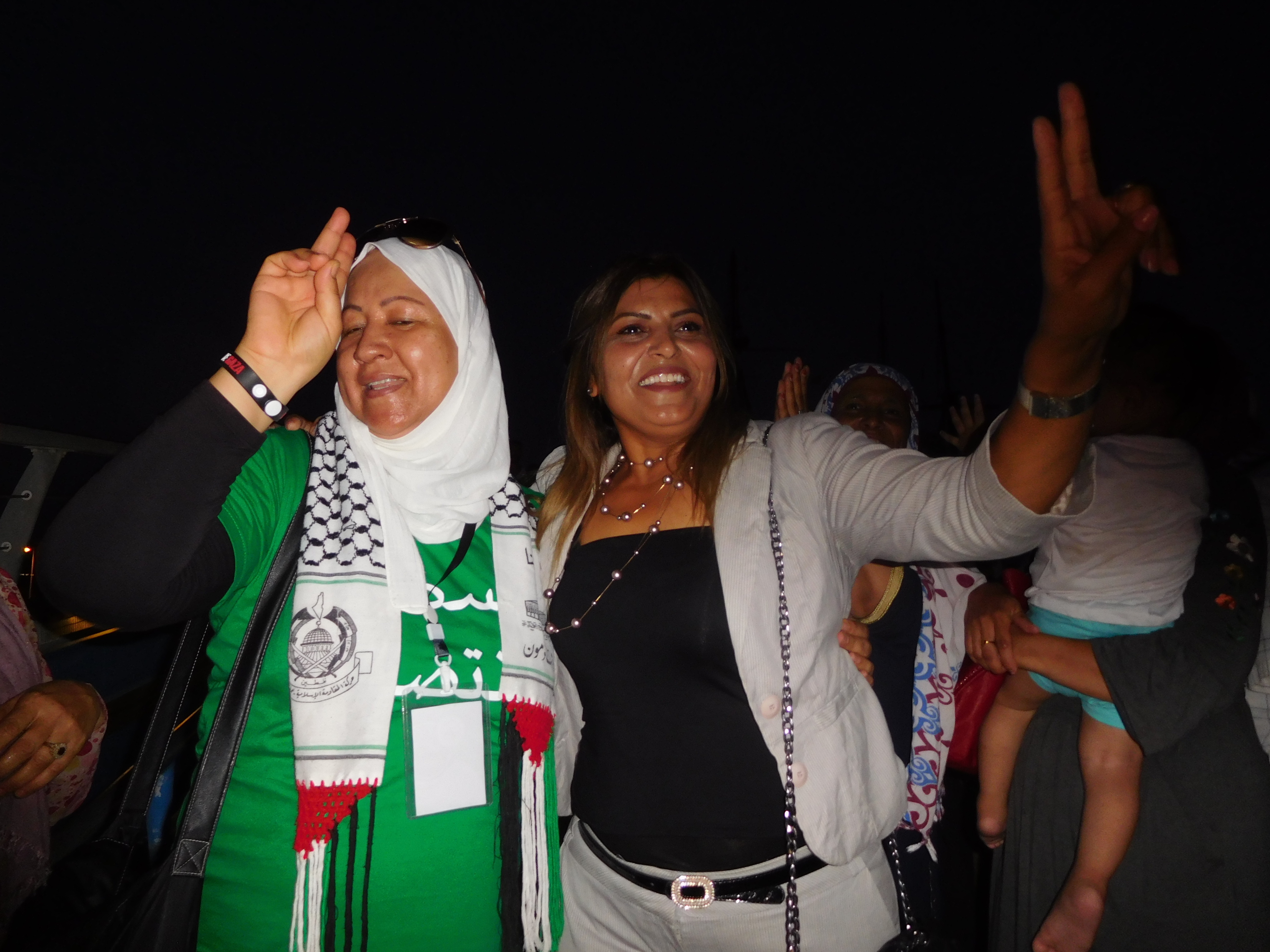hammamet_femme_souriante_promenade.jpg