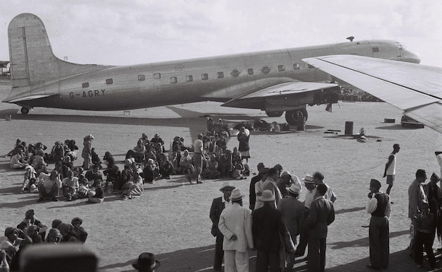 yemenites_at_aden_airport.png