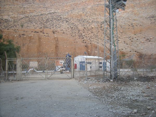 eau_pompage_d_une_source_palestinienne.jpg