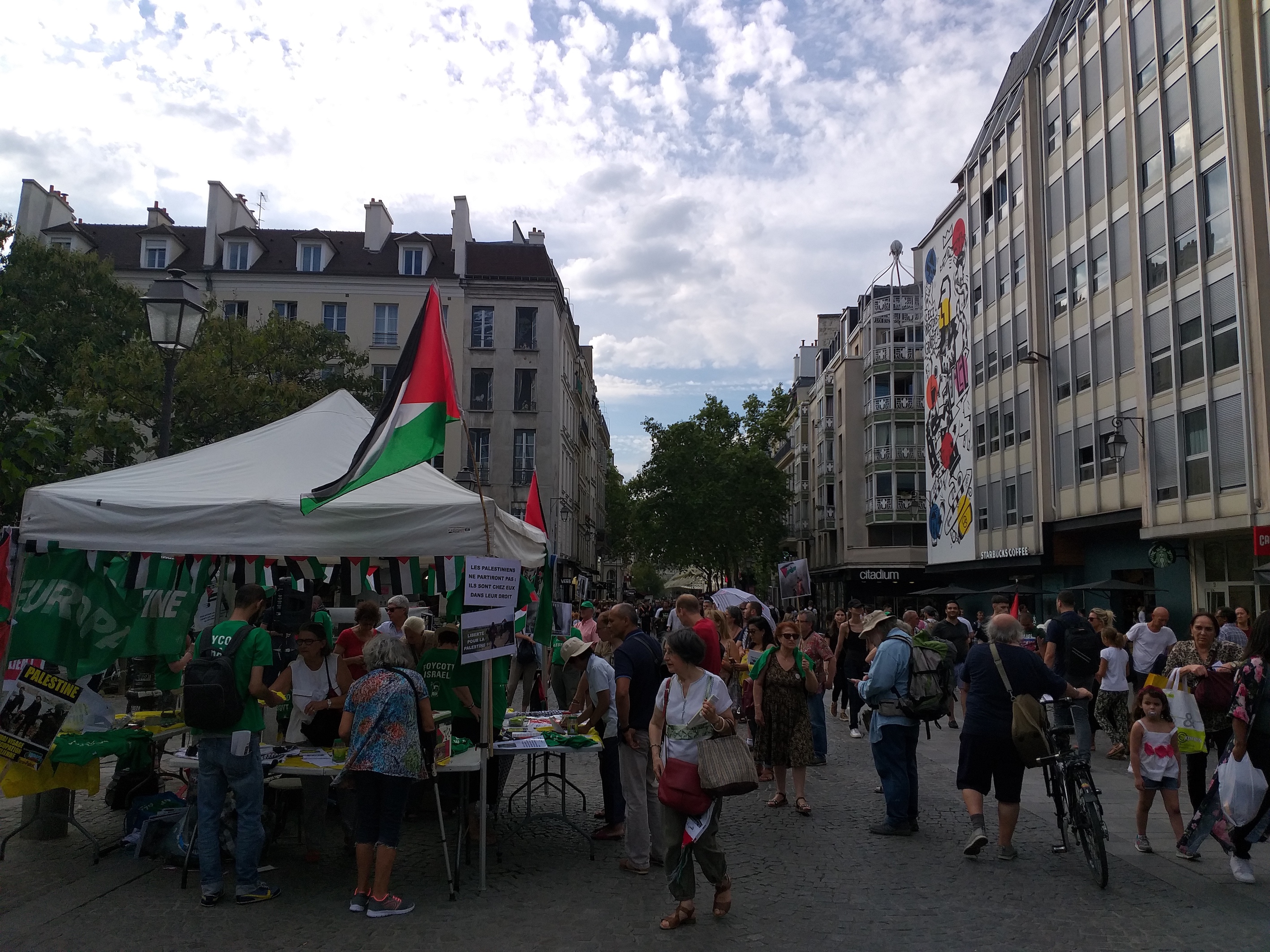 bcp_de_monde_beaubourg.jpg
