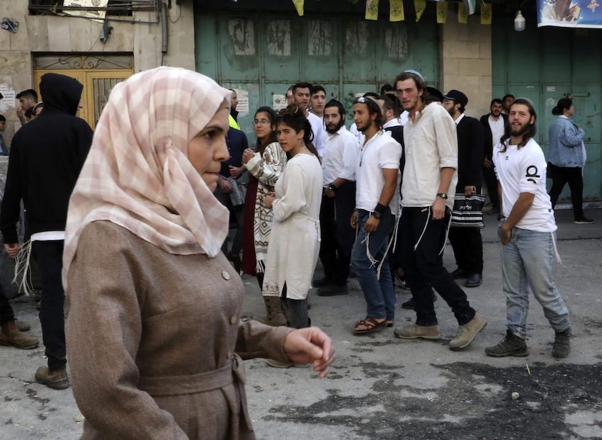 palestiniene_colons_hebron.jpg